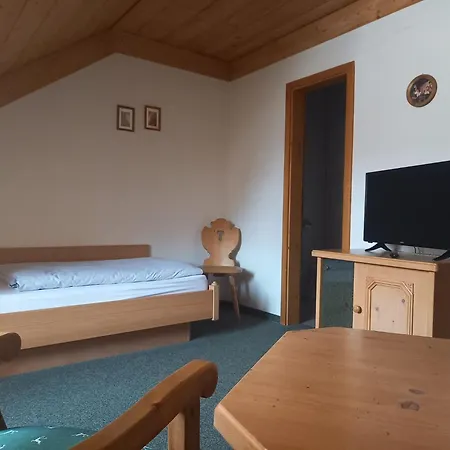 Gaestehaus Gross מלון 3*